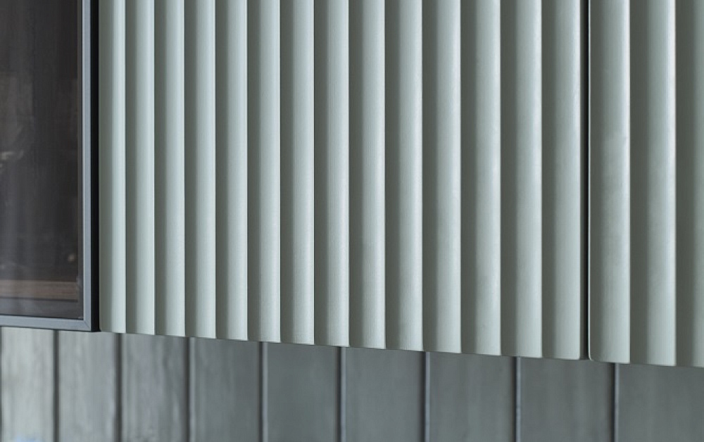 Шелфейно-древесная кухня с открытым хранением