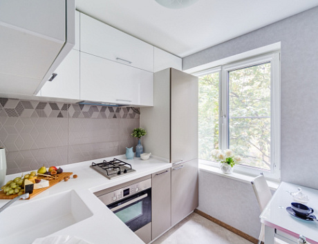 Светлая кухня в Санкт-Петербурге