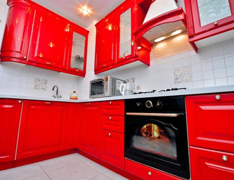 Оформление интерьера темной кухни