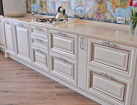 Светлая кухня в Санкт-Петербурге