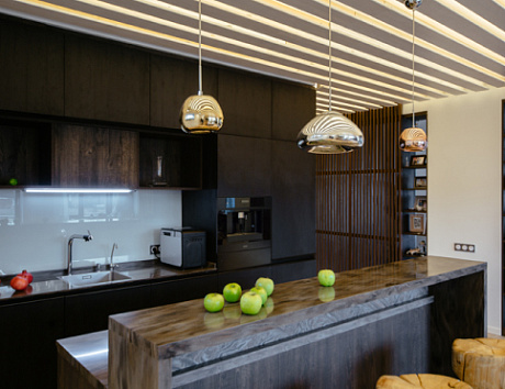 Коричневая кухня в Новосибирске