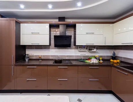 Коричневая кухня в Новосибирске