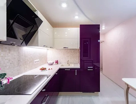 Фиолетовая кухня в Санкт-Петербурге