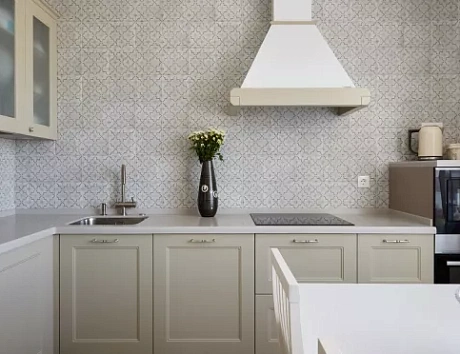 Светлая кухня в Екатеринбурге