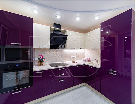 Глянцевая угловая кухня 