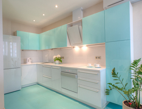 Светлая кухня в Екатеринбурге