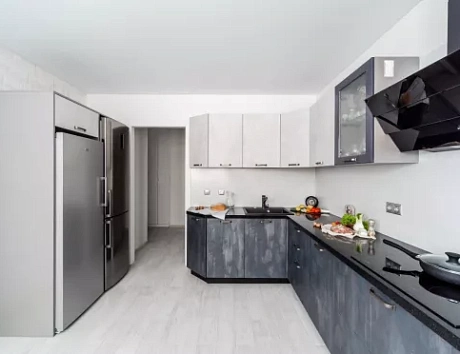 Серая кухня в Чите