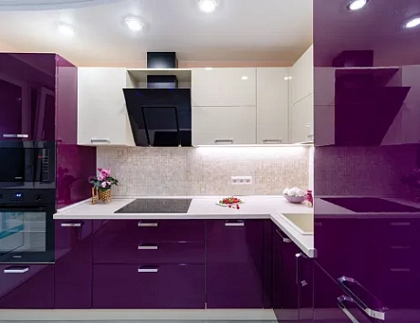 Фиолетовая кухня в Санкт-Петербурге