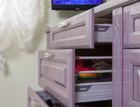 Фиолетовая кухня в Санкт-Петербурге