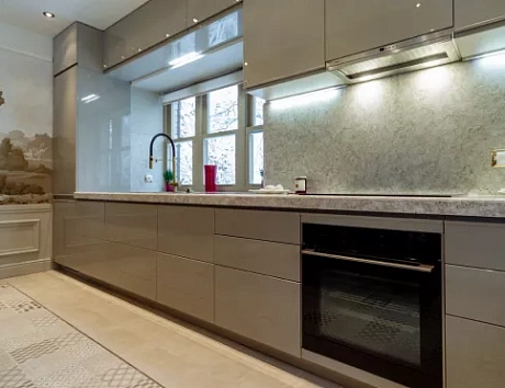 Серая кухня в Чите